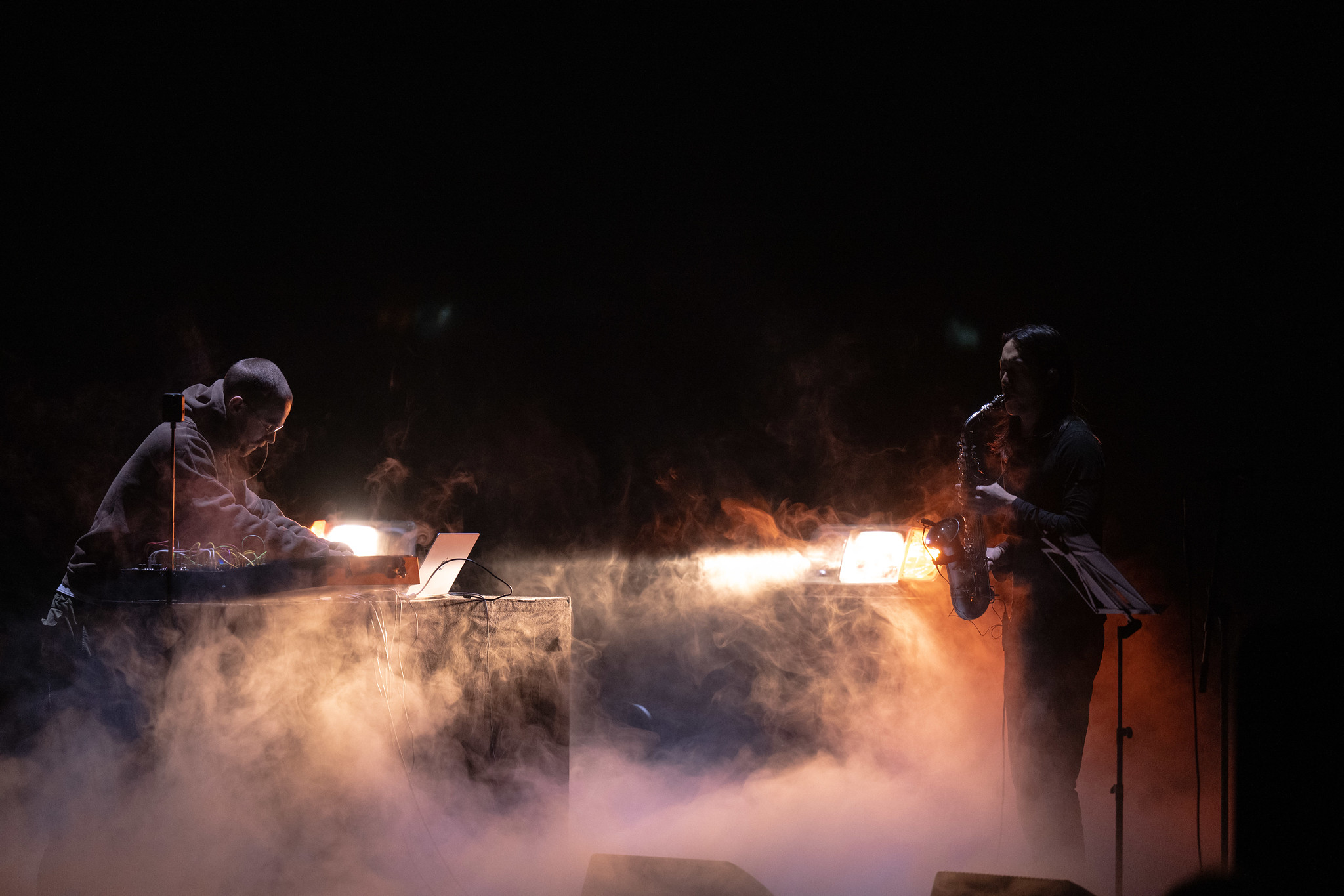 Sam Slater m/ Lukas Feigelfeld, Theresa Baumgartner på Volksbühne under CTM Festival 2026. © Camille Blake