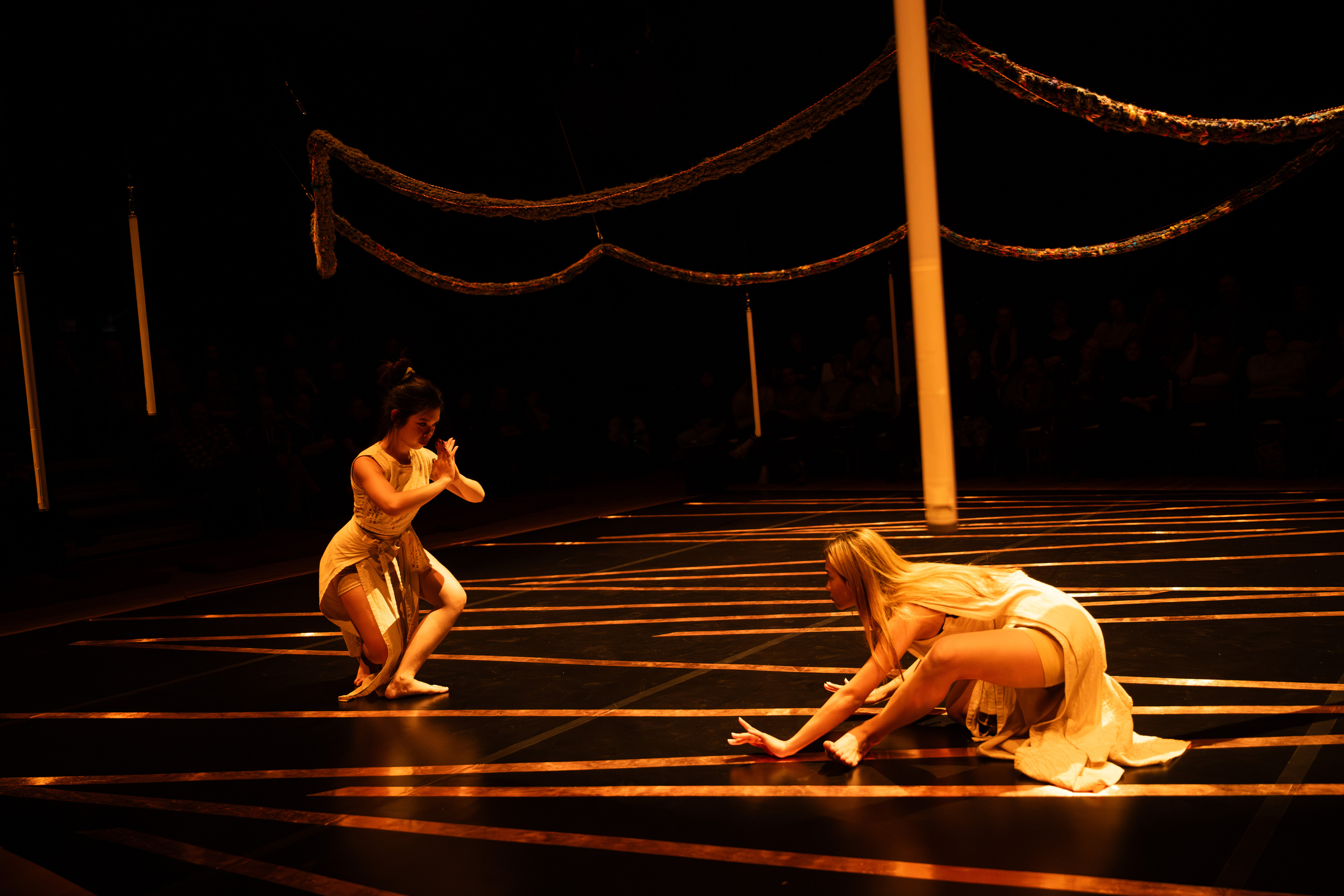 Nguyễn + Transitorys forestilling »Drifting to the Rhythms at the Southeast of Nowhere« var et af højdepunkterne på årets MaerzMusik. © Camille Blake