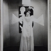 Tsujimura Kazuko på Catastrophe Art, 1972. © Fotograf ukendt. 
