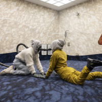 Tori Wrånes, Festspiludstillingen 2025 »Moon Bag«. © Thor Brødreskift / Bergen Kunsthall