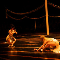 Nguyễn + Transitorys forestilling »Drifting to the Rhythms at the Southeast of Nowhere« var et af højdepunkterne på årets MaerzMusik. © Camille Blake