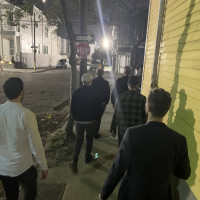 I New Orleans opdager Tværs, at deres egen musik måske slet ikke er så anderledes end byen selv: eklektisk, uforudsigelig, skramlet – en klanglig jambalaya. © Andreo Michaelo Mielczarek