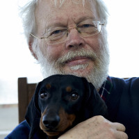 Poul Ruders med hund, 2014. © Lars Skaaning Poul Ruders med hund. © Lars Skaaning
