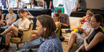 Strøm inviterede til debat om musik og medier i Den Brune Kødby. © Jonas Kirkegaard Strøm-debat i Den Brune Kødby. © Jonas Kirkegaard