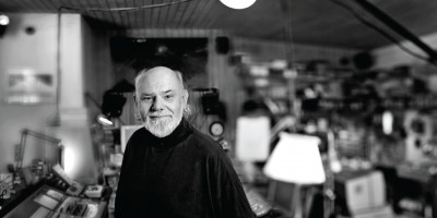 Jens Wilhelm Pedersen, bedre kendt som Fuzzy, i sit værksted. © Lars Svankjær Fuzzy. © Lars Svankjær