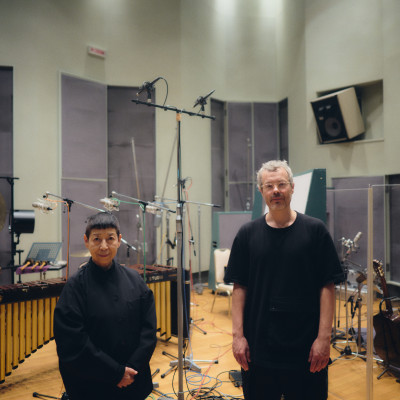 https://seismograf.org/kortkritik/bro-og-takada-moedes-i-musikkens-mest-foelsomme-mellemrum