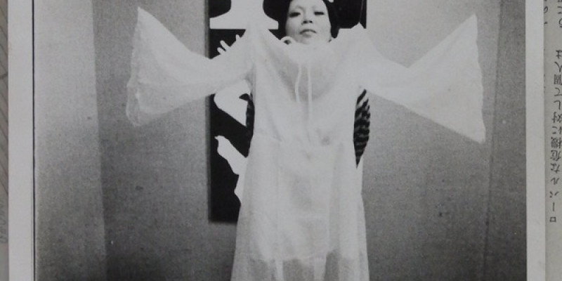Tsujimura Kazuko på Catastrophe Art, 1972. © Fotograf ukendt. 
