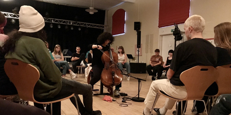 Okkyung Lee gav koncert på Musikefterskolen i Humble. © Jon Albjerg Ravnholt