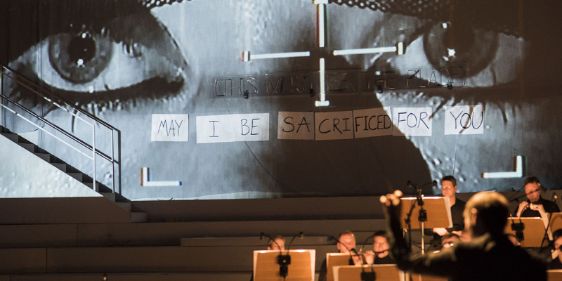 Sarah Nemtsov: ‘Sacrifice’. Foto: Sebastian Hannak Sarah Nemtsov: ‘Sacrifice’. Foto: Sebastian Hannak