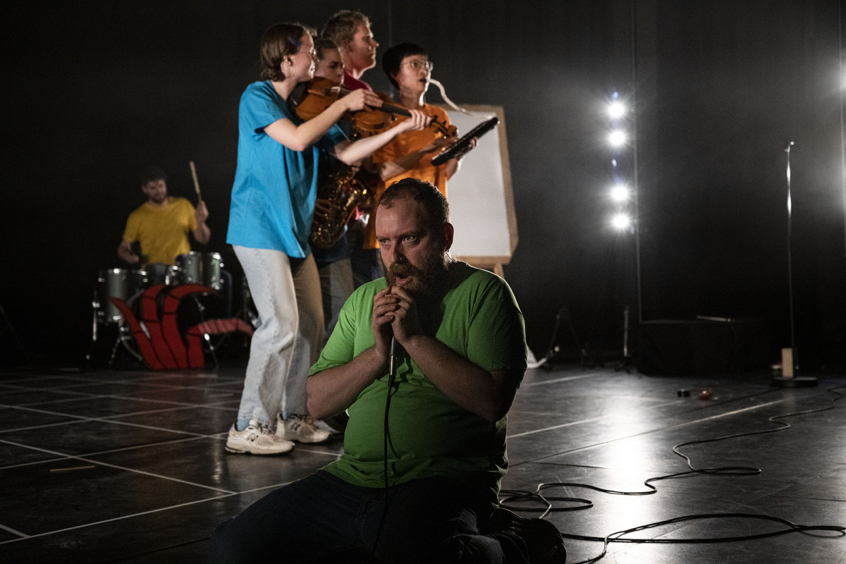 James Blacks forestilling »Mushroom« under Spor Festival. © Gorm Branderup