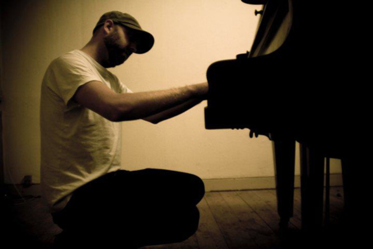 Christian Winther Christensen ved flyglet