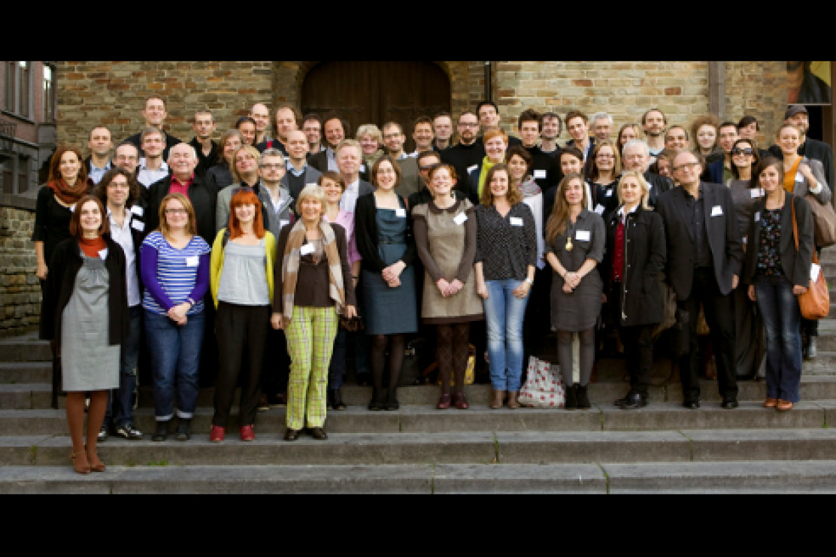 Hele netværket bag projektet New Music: New Audiences samlet ved projektets åbningskonference i Bruxelles sidste år. Nu tælles der ned til konference nummer to i Helsinki. - Foto: Sine Nielsen