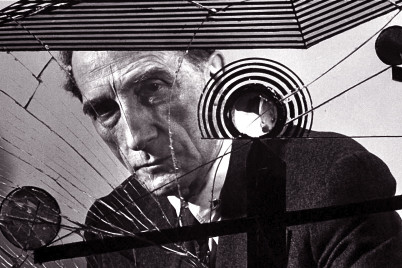Marcel Duchamp bag ved sit værk kendt som 'Det store glas'.