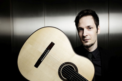 Guitaristen Jakob Bangsø står bag nyt album med elektroniske værker. © Nikolaj Lund Guitaristen Jakob Bangsø står bag nyt album med elektroniske værker. © Nikolaj Lund