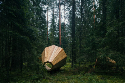 Birgit Õigus' installation 'Forest Megaphones' i Silkeborg.