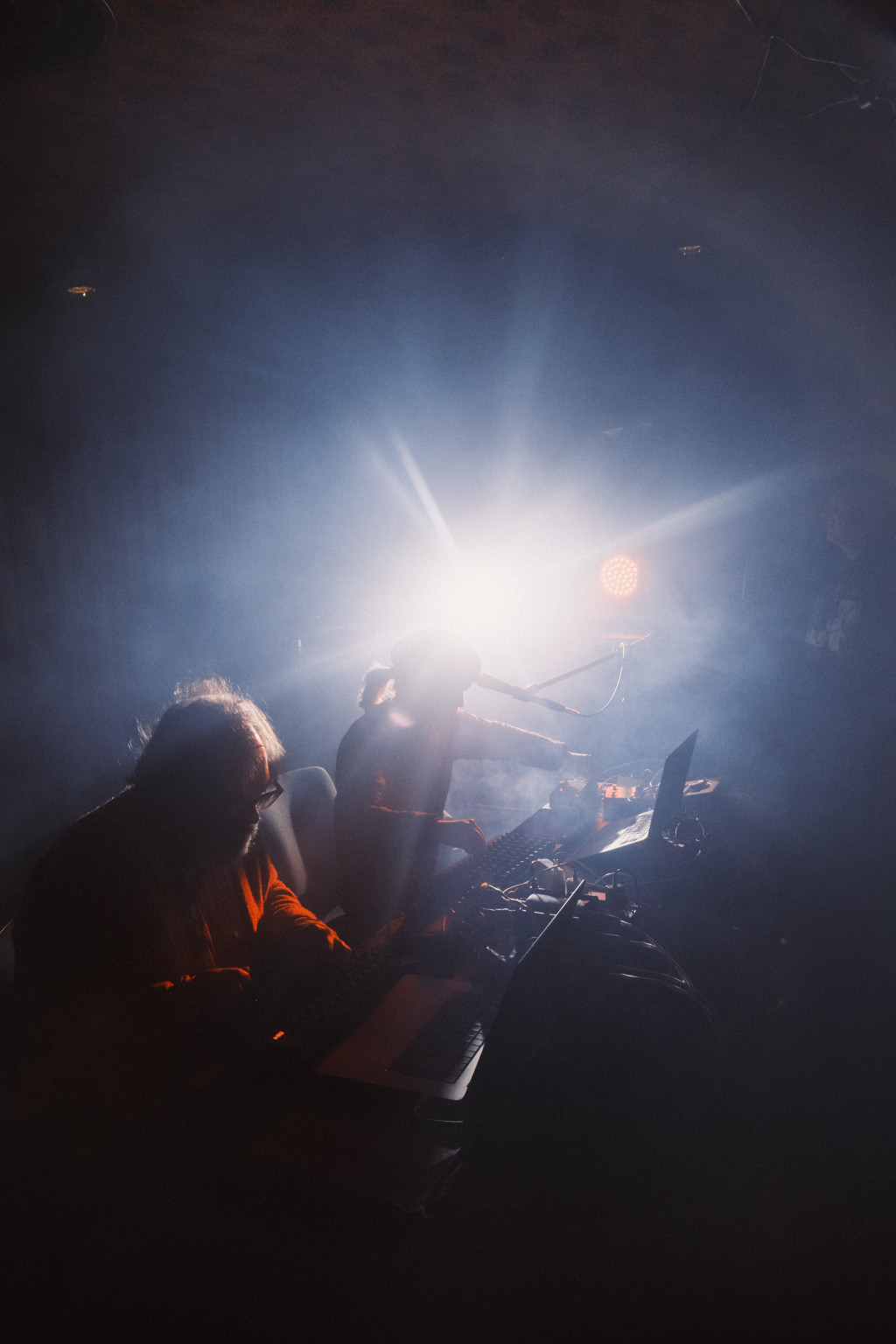 Koncert med Jim O’Rourke og Eiko Ishibashi i klub 89 i Hotel Forums kælder. © Unsound