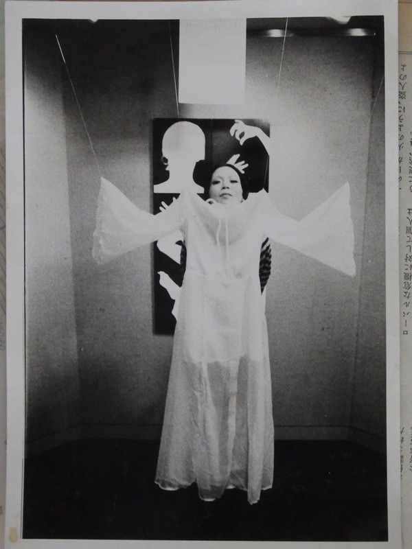 Tsujimura Kazuko på Catastrophe Art, 1972. © Fotograf ukendt. 