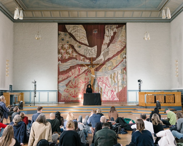 Jessica Ekomane i Majorstuen Kirke. © Anna Rogneby