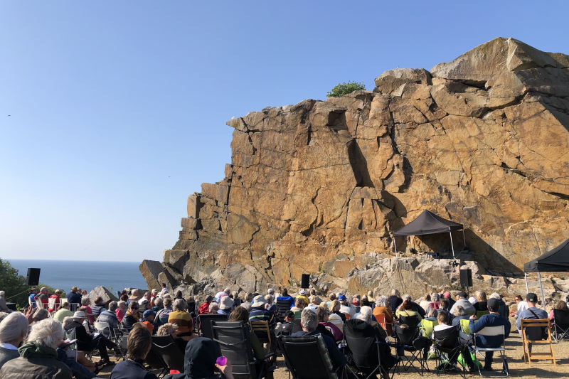 Publikum i Vang Granitbrud. © Laura Frederikke Jespersen