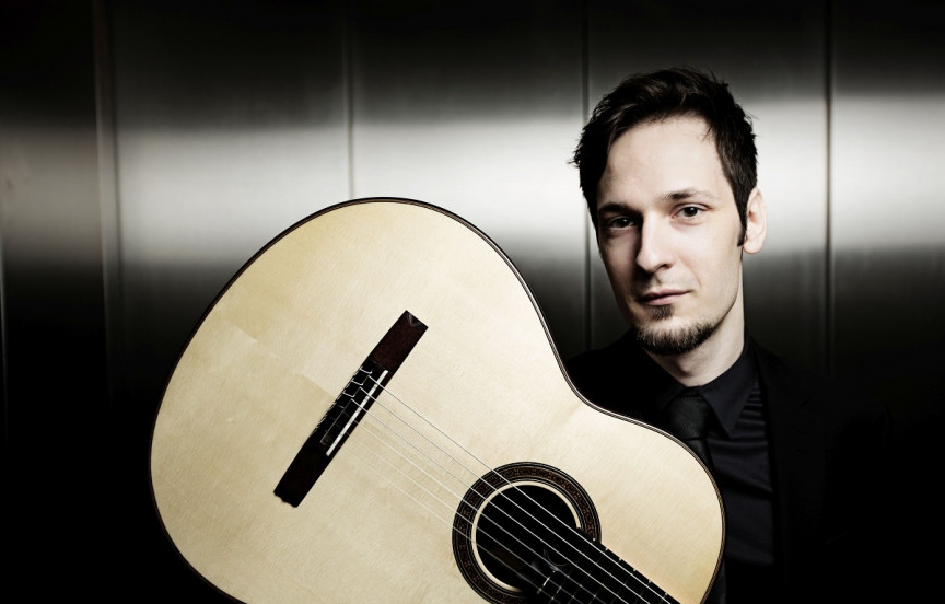 Guitaristen Jakob Bangsø står bag nyt album med elektroniske værker. © Nikolaj Lund Guitaristen Jakob Bangsø står bag nyt album med elektroniske værker. © Nikolaj Lund