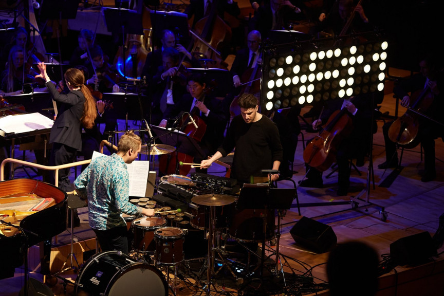 Neko3 in front of the Danish National Symphony Orchestra at Pulsar Festival 2020. © Britt Lindemann